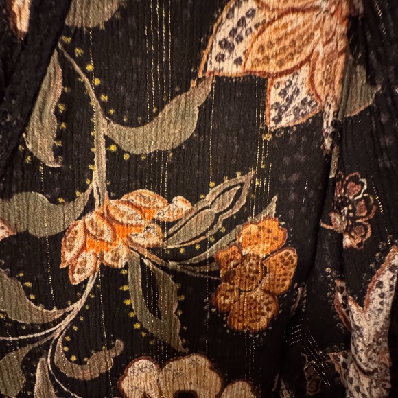 Floral Lurex Button-Front Blouse πΌβ¨ - Picture 4 of 10